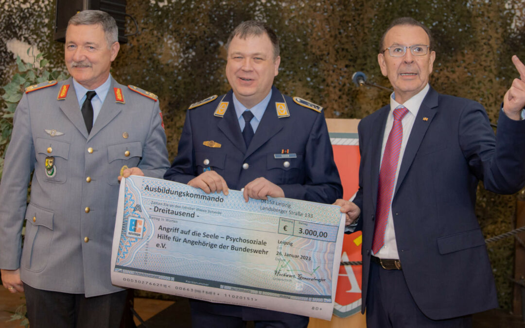 Jahres­empfang 2023 des Ausbildungs­komman­dos in Leipzig, Komman­do spen­det 3000 EUR