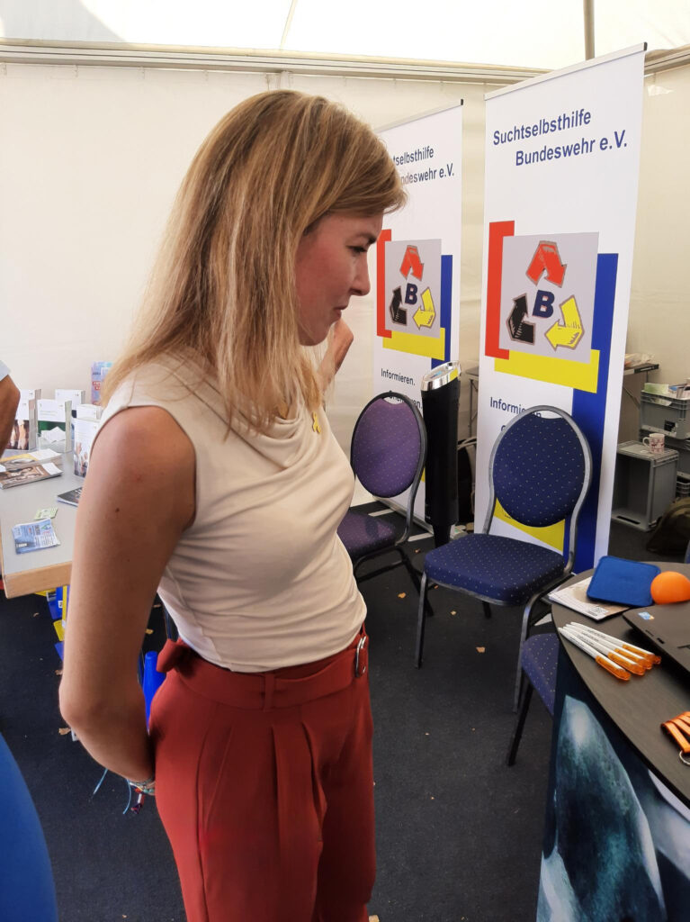 Tag 2: Frau Möller schaut sich das Projekt Unsichtbares Leid an