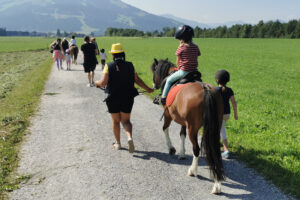 Eine Pferdewanderung bei der Familien-