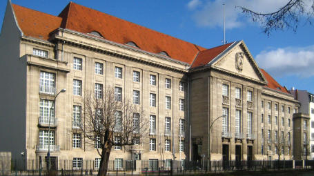 Blick auf das BMVg im Bendler Block in Berlin.