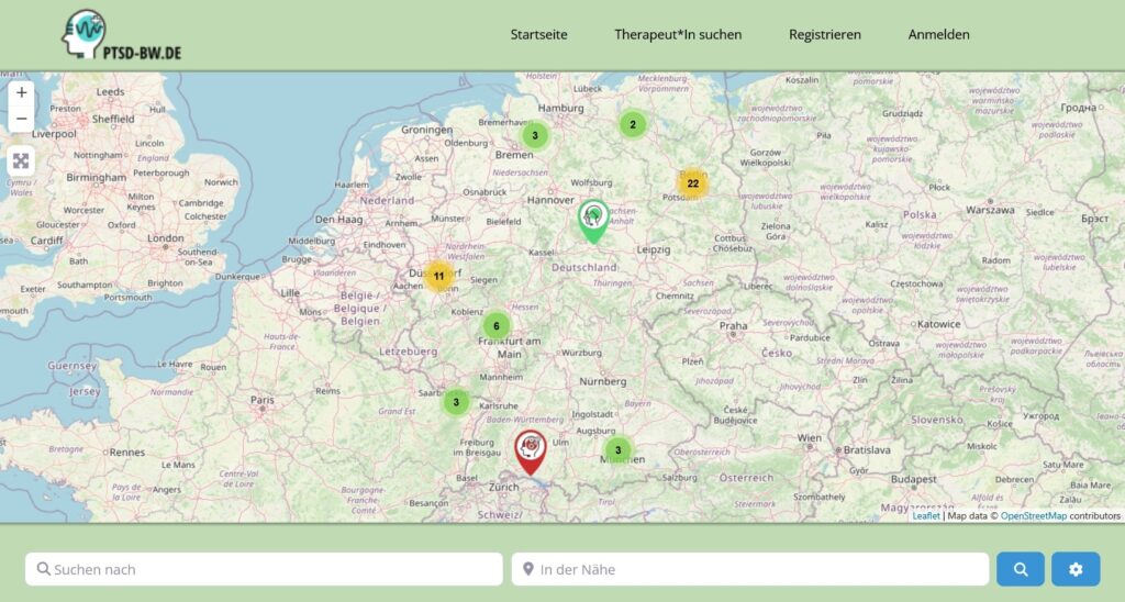 Der Screenshot besteht aus mehreren horizontalen Bereichen. Im ersten Bereich wird das Hauptmenü der Webdseite angezeigt. Im zweiten Bereich folgt eine Karte, auf der verschiedene Markierungen zu sehen sehen. Unter der Karte befinden sich Eingabefelder, um direkt nach Einträgen in der Datenbank suchen zu können.