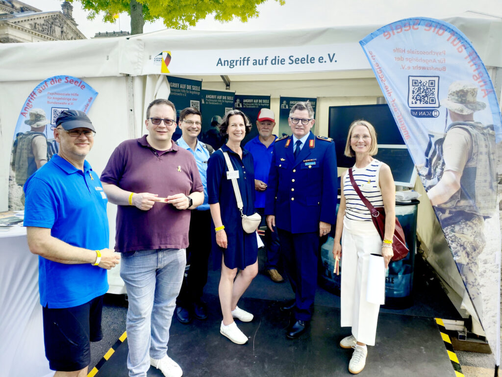 Das Team von Angriff auf die Seele e. V. freut sich über die vielen Besucher.
